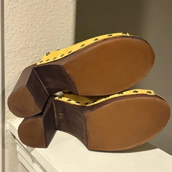 NEW- Sbicca Crowley Womens Sz 9  Marigold  Suede Slip On Mule Sandals Shoes - Picture 8 of 11